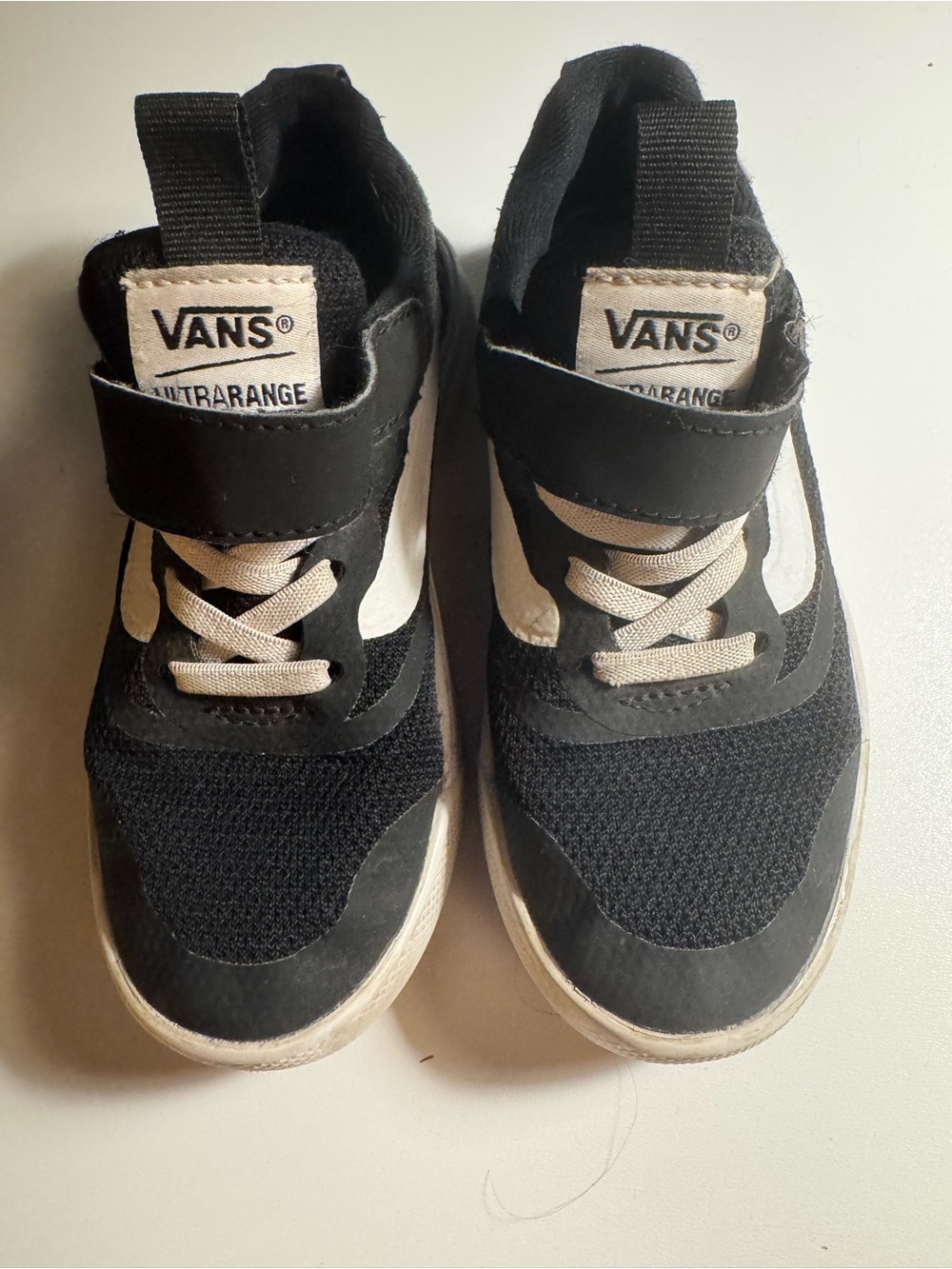 Vans Kids' Black and White Ultrarange Sneakers sz 11